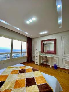 Cozy Sea-View Flat - 1