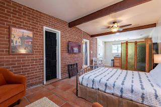 Historic Tucson Studio with 1BA Near UA and UMC - Low Summer Rates! - Tucson - 2