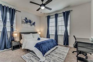Luxurious 2BR+Resort Style Pool_5 min to Domain - 4