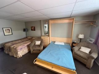 Raccoon Lodge Motel - Sylvan Lake - 8