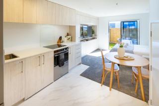 Downtown Delight: Studio at 8 Wilmer with Backyard - 8