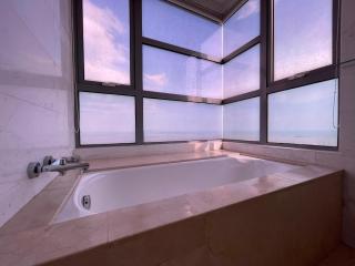Bathtub With Sea View Silverscape Malacca By Micasa - Malaca - 8