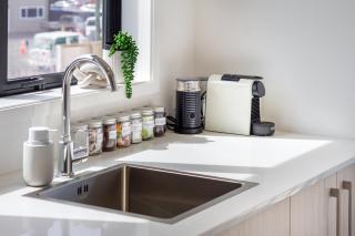 Upper Studio Perfection: 8 Wilmer St. Gem - Christchurch - 7