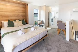 Upper Studio Perfection: 8 Wilmer St. Gem - Christchurch - 0