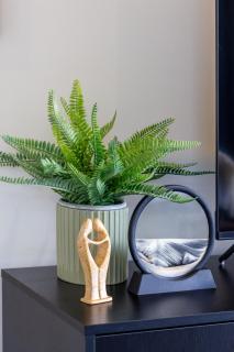 Upper Studio Perfection: 8 Wilmer St. Gem - Christchurch - 1