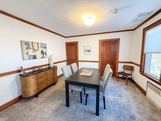 Spacious 3 Bed, In Unit Laundry, Central Air - Boston - 8