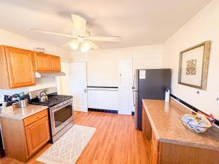 Spacious 3 Bed, In Unit Laundry, Central Air - Boston - 5