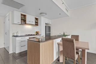 City Centre! 1Bed/1Bath/Study/1Car/Balcony ~ CBD - 6