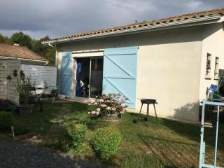 BEDENAC Joli maisonnette à 30 mn de BORDEAUX de JONZAC de BLAYE, pour 2 adultes - Bussac-Forêt - 8