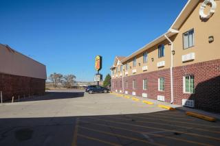 Super 8 by Wyndham Gallup - 4