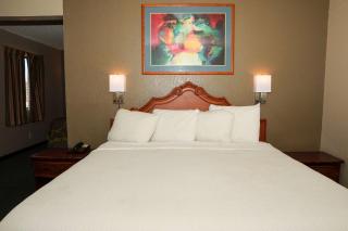 Super 8 by Wyndham Gallup - 1