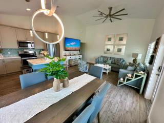 New Build walkable to dinner, LIVE music & 5 minute walk to BEACH - Fort Myers Beach - 1