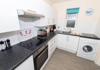 Puffin - Beautifully Furnished Double Bedroom Apartment - 0