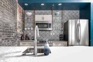 80 Lex 203 Eclectic Industrial Apt - Asheville - 3
