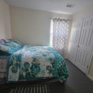 Room K Divine Villa and Resorts 5mins to EWR Airport and 4mins to Penn Station Newark, New York - 0