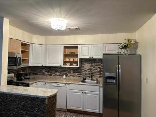 Room K Divine Villa and Resorts 5mins to EWR Airport and 4mins to Penn Station Newark, New York - Newark - 5