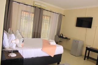Kunzi B&B - Gaborone - 8