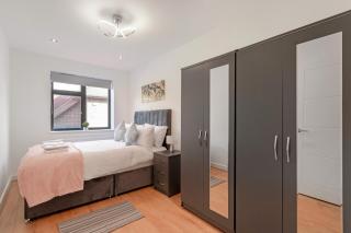 Modern Comfort Two Bedrooms Flat, Coulsdon CR5 - 0