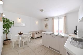 Near Zadar city center apartment with free parking and air condition in each room - Zadar - 9