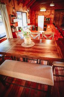 Vista al volcán con tinaja y río en Conguillío - 6