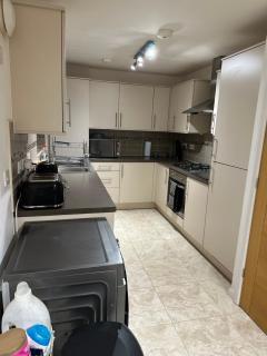 Cosy double bedroom in Newcastle upon Tyne - Access to shared kitchen, shared lounge and shared conservatory areas inc Sky TV and Netflix - 5