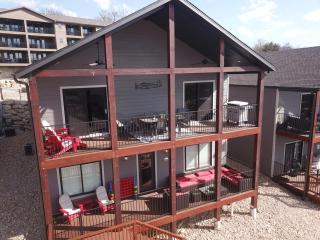 Boat Slip - Luxury Lake Resort Lodge - Branson - 9