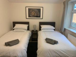 Central 2 bed flat with off street-parking - Bristol - 6