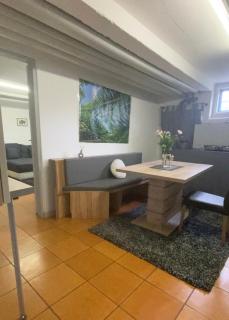 Downstairs Apartment With Garden - 7