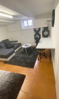 Downstairs Apartment With Garden - 0