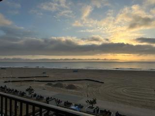 Direct Oceanfront Boardwalk One Studio with kitchen - 1