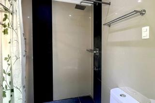 Kandi T2, breezy 1BR, 9th floor. Housekeeping & Netflix! - Angeles - 5