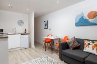 One-Bedroom Apartment in Conditioning House - Bradford - 0