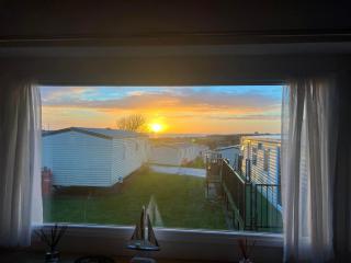 'Anatole' N7 - Caravan with central heating & free wi-fi and with lockable gated decking - Tunstall - 0