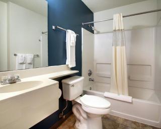 Suburban Studios Biloxi North Area - 9