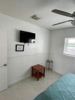 Cozy 2BR Home Near the Beach in Ft. Lauderdale. - Fort Lauderdale - 2