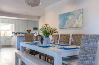 La Jolla Village's Premier Haven - San Diego - 3