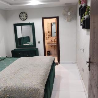 Gold Crest Luxury Premium Serviced Apartment DHA - Phase 4 Lahore LMY - Lahore - 4
