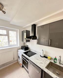 Central 2 bed property near Nine Elms Station - 3