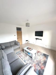 Central 2 bed property near Nine Elms Station - 5