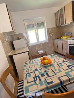 Apartman LUCIJA, dostupan 7 NOCENJA i VISE, AVAIBLE FOR RENT 7 NIGHTS AND MORE - Sutomore - 1