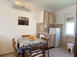 Apartman LUCIJA, dostupan 7 NOCENJA i VISE, AVAIBLE FOR RENT 7 NIGHTS AND MORE - Sutomore - 2