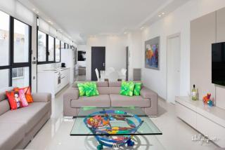 White House 3BR in Gordon Beach by HolyGuest - 8