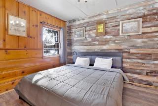 Juniper Lakeside Couples Resort Cabin by Big Bear Vacations - Big Bear Lake - 0