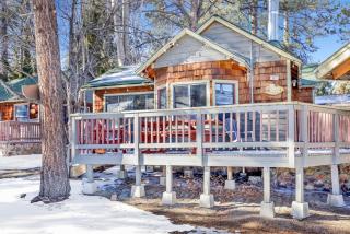 Lonepine Lakeside Resort Retreat by Big Bear Vacations - 1