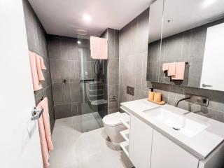 City Centre - Pool - Parking - Self check-in - 2