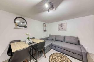 *Le Charmant*Jardin/parking JO24 - 0