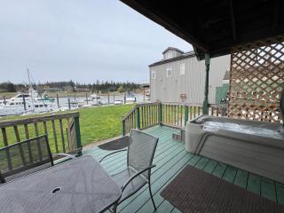 Bridge Tender Shack with hot tub on deck - 1