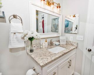 Entire 3 Bd Home with Murals and Parking by Downtown - Orlando - 4
