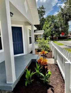 Entire 3 Bd Home with Murals and Parking by Downtown - Orlando - 1