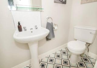 Pelican-Stylish 2-Bed Apartment Close To Beach & Town - Scarborough - 4